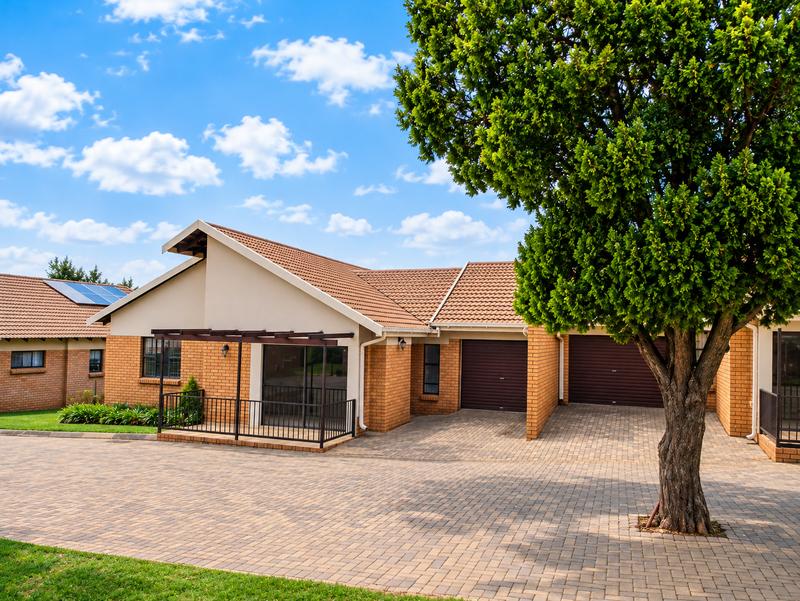 2 Bedroom Property for Sale in Langenhovenpark Free State
